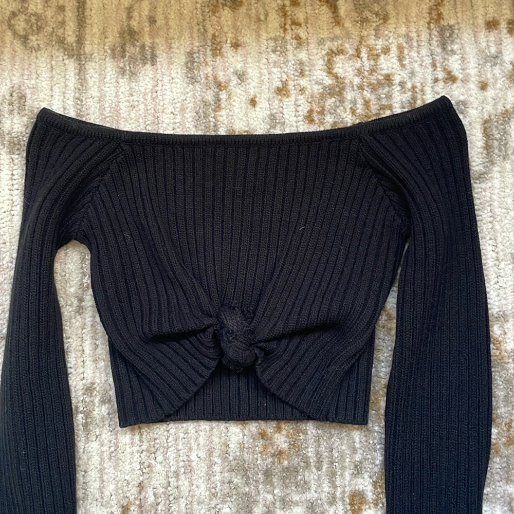 Lovers + Friends (size: XS) knitted long sleeve crop top